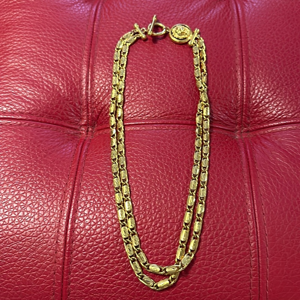 Vtg goldtone double chucky chain with lion head detail